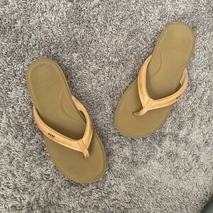 Reef Women's Tan and Olive Flip Flop Sandals